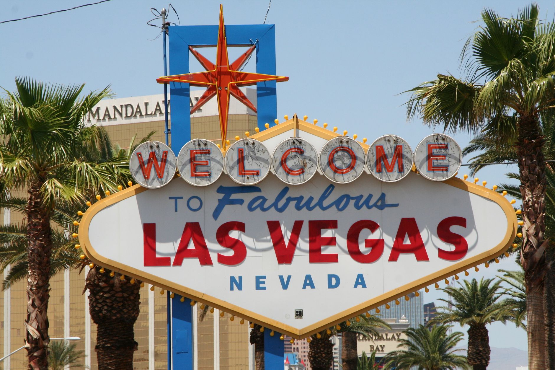 iconic welcome to fabulous las vegas sign